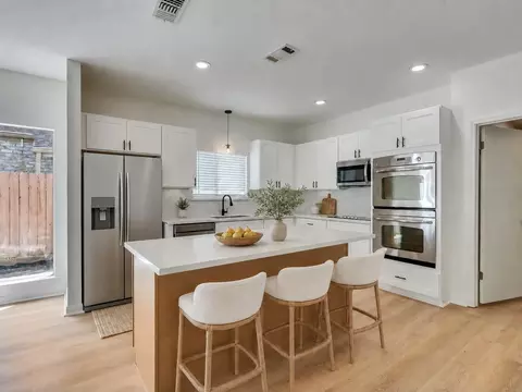 Kitchen - 26 Cherry Hill Dr, Conroe, TX 77304 photo 1 of 4
