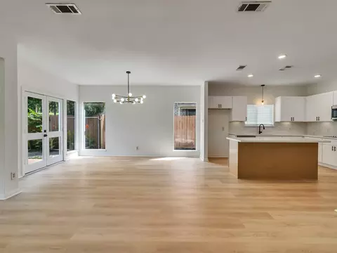 Living - 26 Cherry Hill Dr, Conroe, TX 77304 photo 8 of 18
