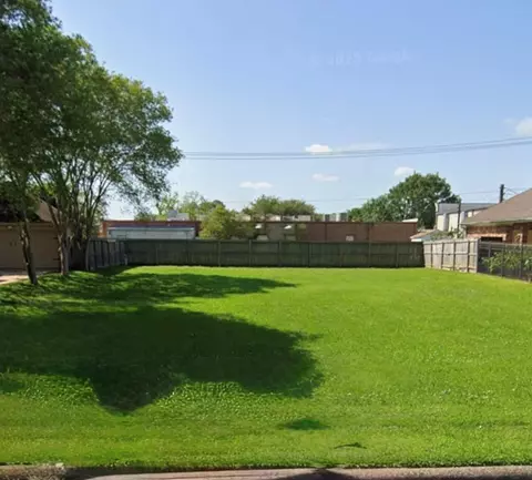 718 Huntercrest St, El Lago, TX 77586