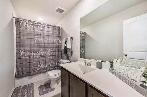 Bath - 3607 Crosspointe Pass, Angleton, TX 77515 photo 6 of 6
