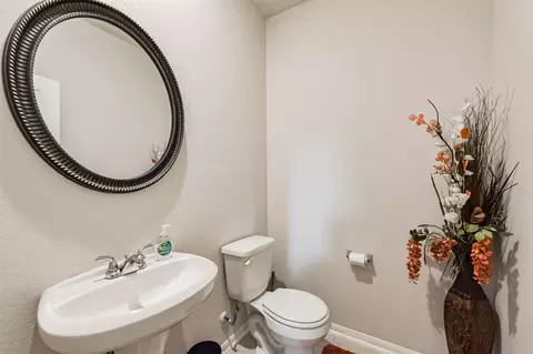 Bath - 3607 Crosspointe Pass, Angleton, TX 77515 photo 1 of 6