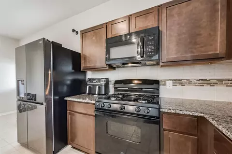 Kitchen - 3607 Crosspointe Pass, Angleton, TX 77515 photo 3 of 7
