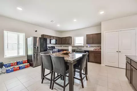 Kitchen - 3607 Crosspointe Pass, Angleton, TX 77515 photo 7 of 7