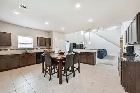 Kitchen - 3607 Crosspointe Pass, Angleton, TX 77515 photo 6 of 7