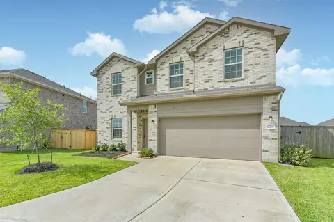 Exterior - 3607 Crosspointe Pass, Angleton, TX 77515 photo 2 of 8