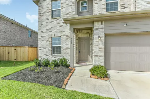 Exterior - 3607 Crosspointe Pass, Angleton, TX 77515 photo 3 of 8