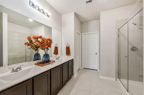 Bath - 3607 Crosspointe Pass, Angleton, TX 77515 photo 2 of 6