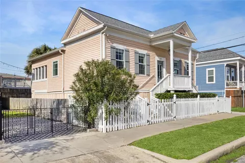 613 9th St, Galveston, TX 77550
