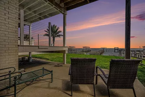 503 Bay Ave, Kemah, TX 77565