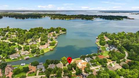 130 Lakeside Dr, Montgomery, TX 77356