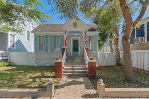 923 Church St, Galveston, TX 77550