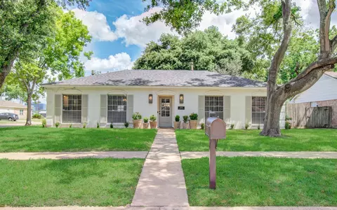 12870 Westleigh Dr, Houston, TX 77077