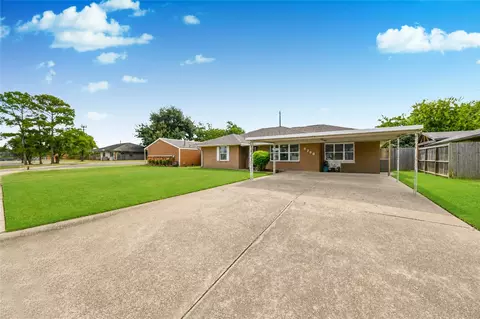 5758 Meadow Creek Ln, Houston, TX 77017