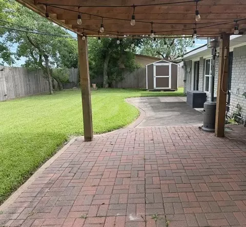 9715 Greenwillow St, Houston, TX 77096