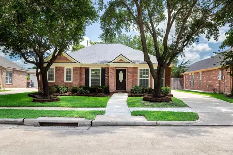 1526 Martin Lake Dr, Richmond, TX 77406