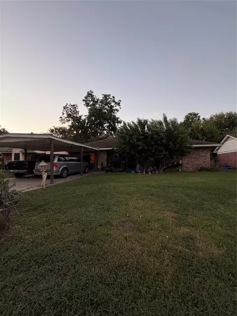 5715 Waterford Dr, Houston, TX 77033