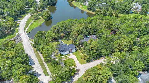 1 E Wedgewood Gln, The Woodlands, TX 77381