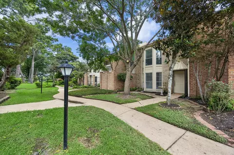 800 Country Place Dr #1102, Houston, TX 77079