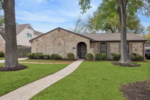 13914 Myrtlea Dr, Houston, TX 77079