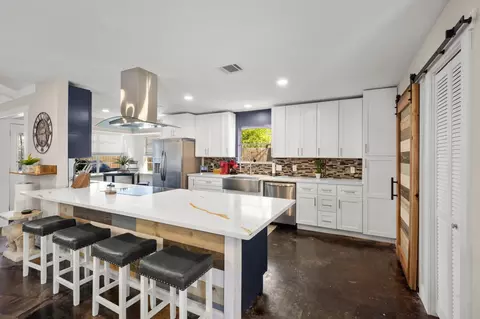 910 Brook Forest Ct, Conroe, TX 77385