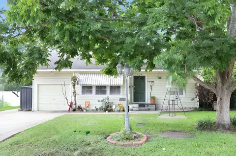 2713 Cos St, Liberty, TX 77575
