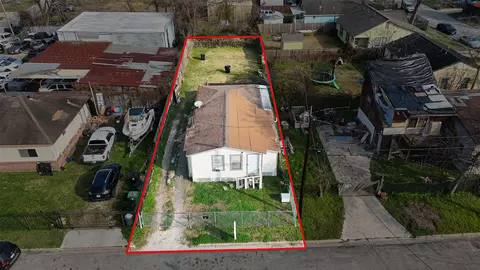 1213 Boswell St, Houston, TX 77009