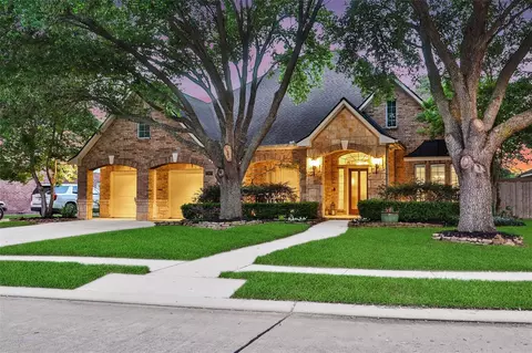 3907 Broad Thicket Ct, Sugar Land, TX 77498
