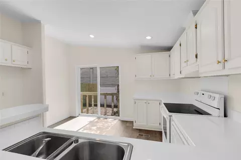 Kitchen - 10027 Berrypatch Ln, Tomball, TX 77375 photo 3 of 3