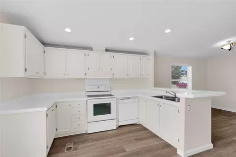 Kitchen - 10027 Berrypatch Ln, Tomball, TX 77375 photo 1 of 3