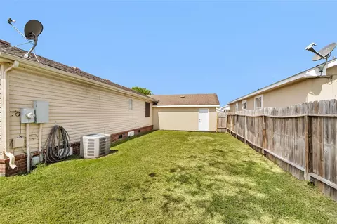 Exterior - 10027 Berrypatch Ln, Tomball, TX 77375 photo 4 of 7