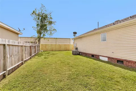 Exterior - 10027 Berrypatch Ln, Tomball, TX 77375 photo 5 of 7