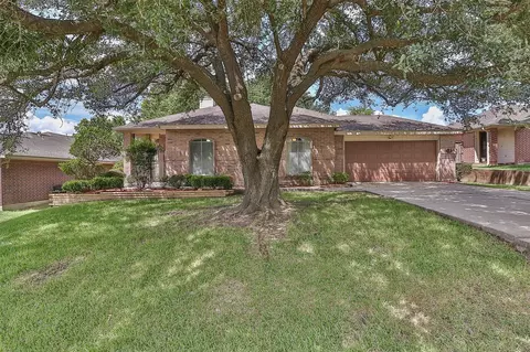 10910 Scenic Dr, Montgomery, TX 77356
