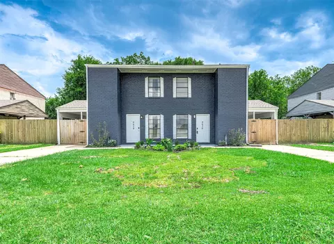 4618 W 4620 W Orange St, Pearland, TX 77581