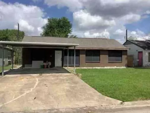 4721 Paradise Ln, Houston, TX 77048