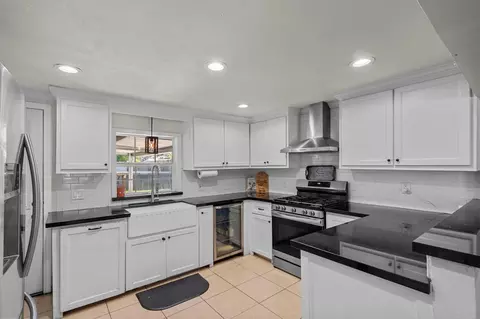 1001 Joseph St, Pasadena, TX 77506