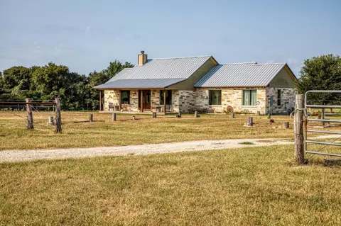 8201 Lone Star Rd, Washington, TX 77880