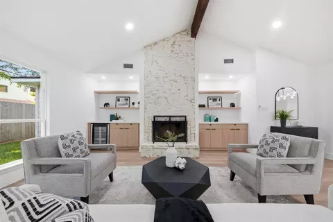 2207 Crystal Hills Dr, Houston, TX 77077