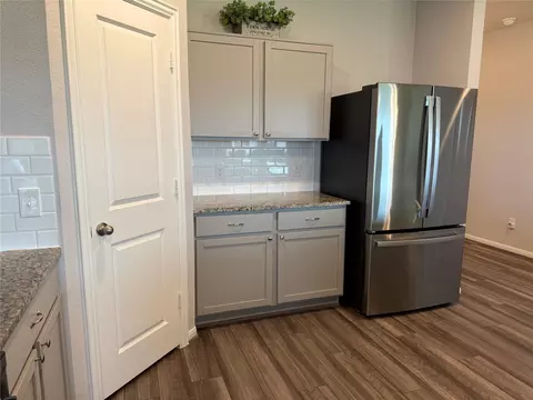 Kitchen - 1951 Middle Pass Ln, Angleton, TX 77515 photo 2 of 2