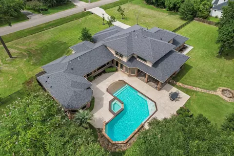 9453 Deer Path Ln, Magnolia, TX 77354