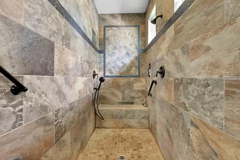 Bath - 453 E Oak Shadows, Onalaska, TX 77360 photo 3 of 3