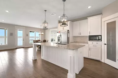 Kitchen - 453 E Oak Shadows, Onalaska, TX 77360 photo 2 of 5