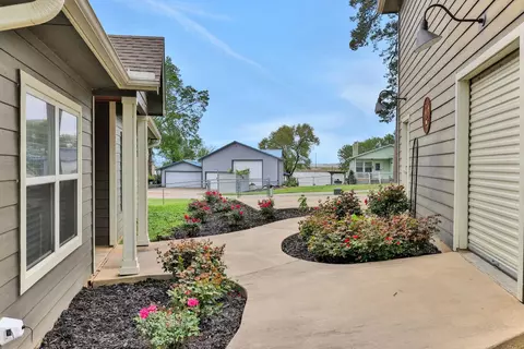 Exterior - 453 E Oak Shadows, Onalaska, TX 77360 photo 3 of 7