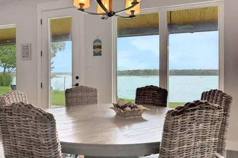 Dining - 453 E Oak Shadows, Onalaska, TX 77360 photo 3 of 5