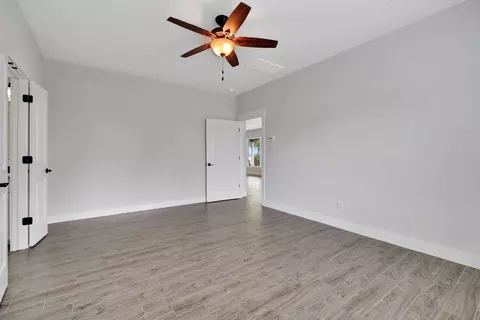 Bedroom - 453 E Oak Shadows, Onalaska, TX 77360 photo 5 of 6