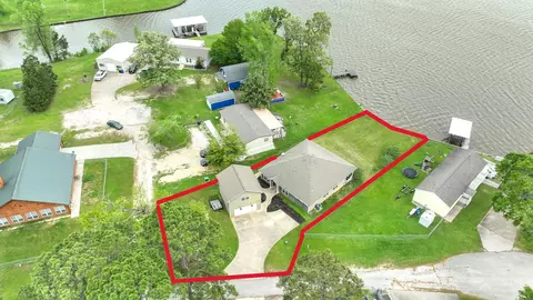 453 E Oak Shadows, Onalaska, TX 77360
