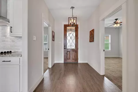 Entry Way - 453 E Oak Shadows, Onalaska, TX 77360 photo 2 of 3