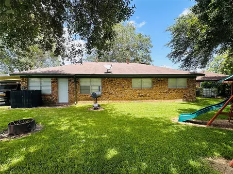 Exterior - 2 Travis Ct, Angleton, TX 77515 photo 7 of 7