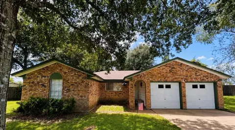 Exterior - 2 Travis Ct, Angleton, TX 77515 photo 1 of 7