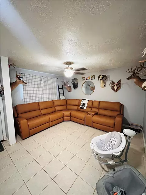 Living - 2 Travis Ct, Angleton, TX 77515 photo 1 of 2