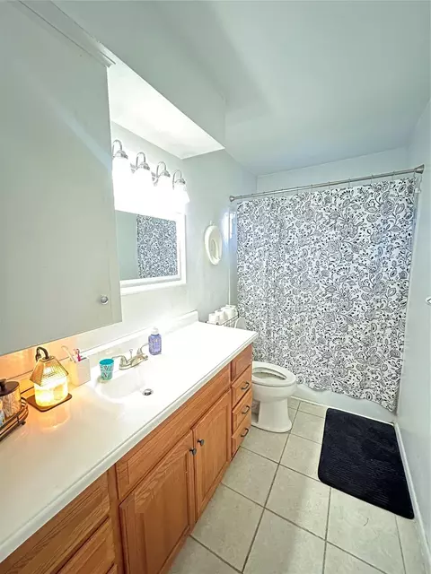 Bath - 2 Travis Ct, Angleton, TX 77515 photo 1 of 1